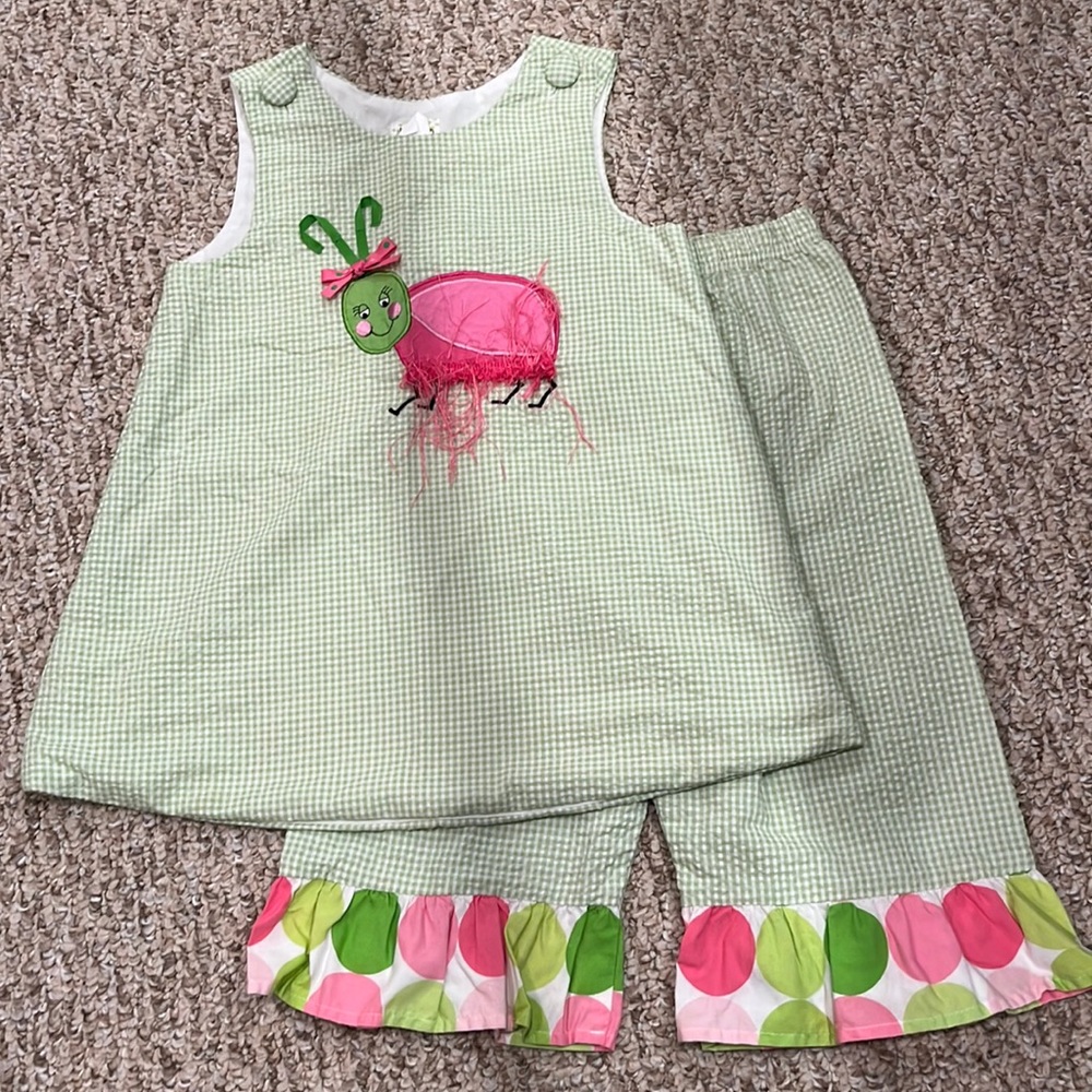 Potato Saks green white seersucker appliqué capri set size 5